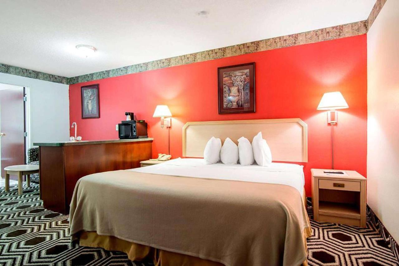 Days Inn By Wyndham Kentland Екстериор снимка